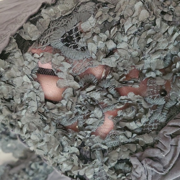 POL Grey BoHo Lace Bellsleeve Top Size Large Soft Stretchy V-Neck Whimsigoth - Picture 4 of 11